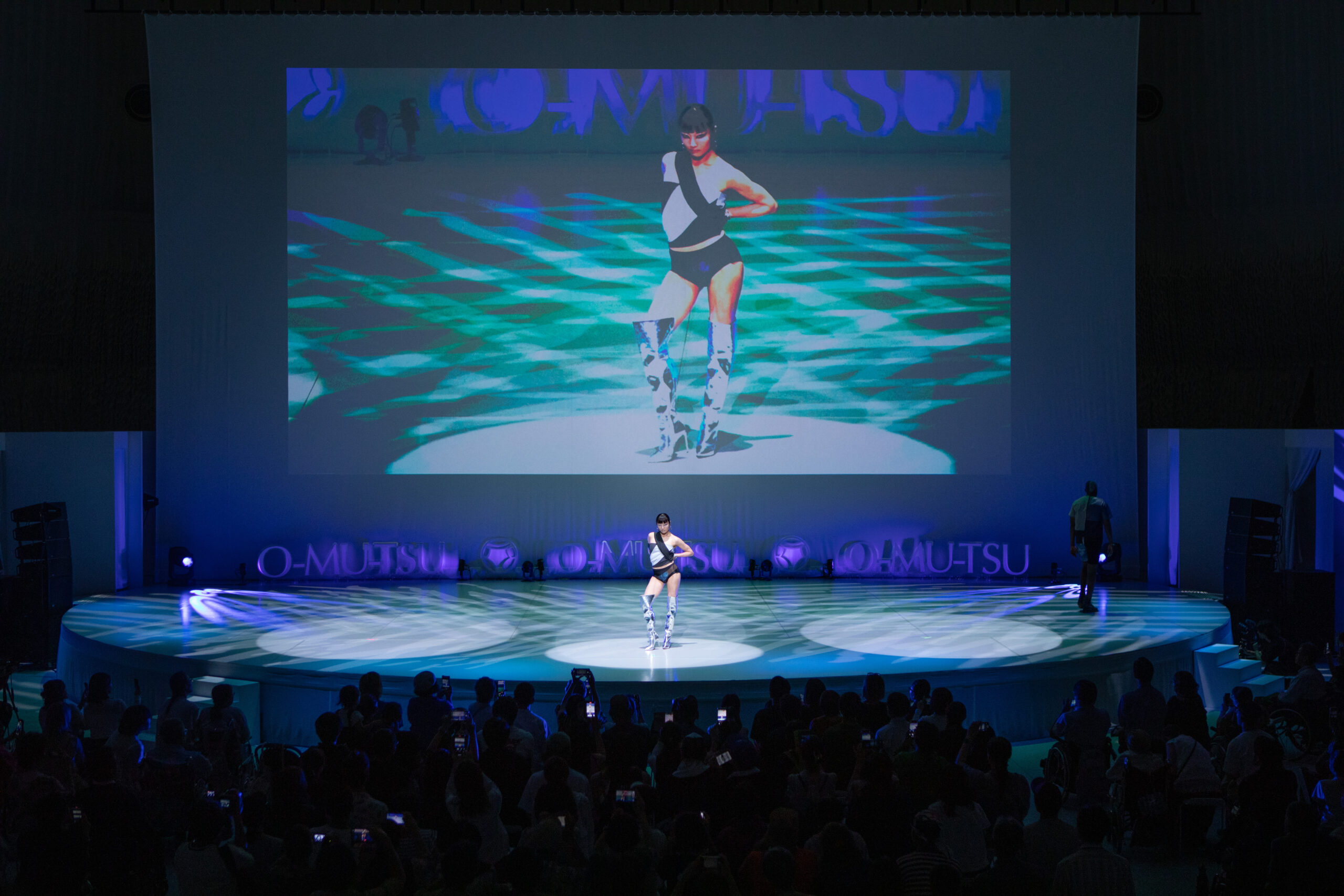 Wide view of the O-MU-TSU WORLD EXPO runway, with a model at centre stage